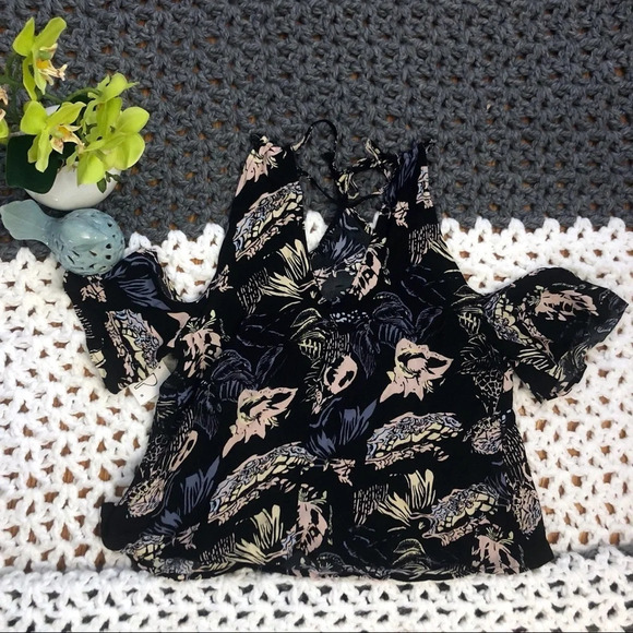 BP Nordstrom | Floral Cold Shoulder Top NWT - Picture 5 of 7